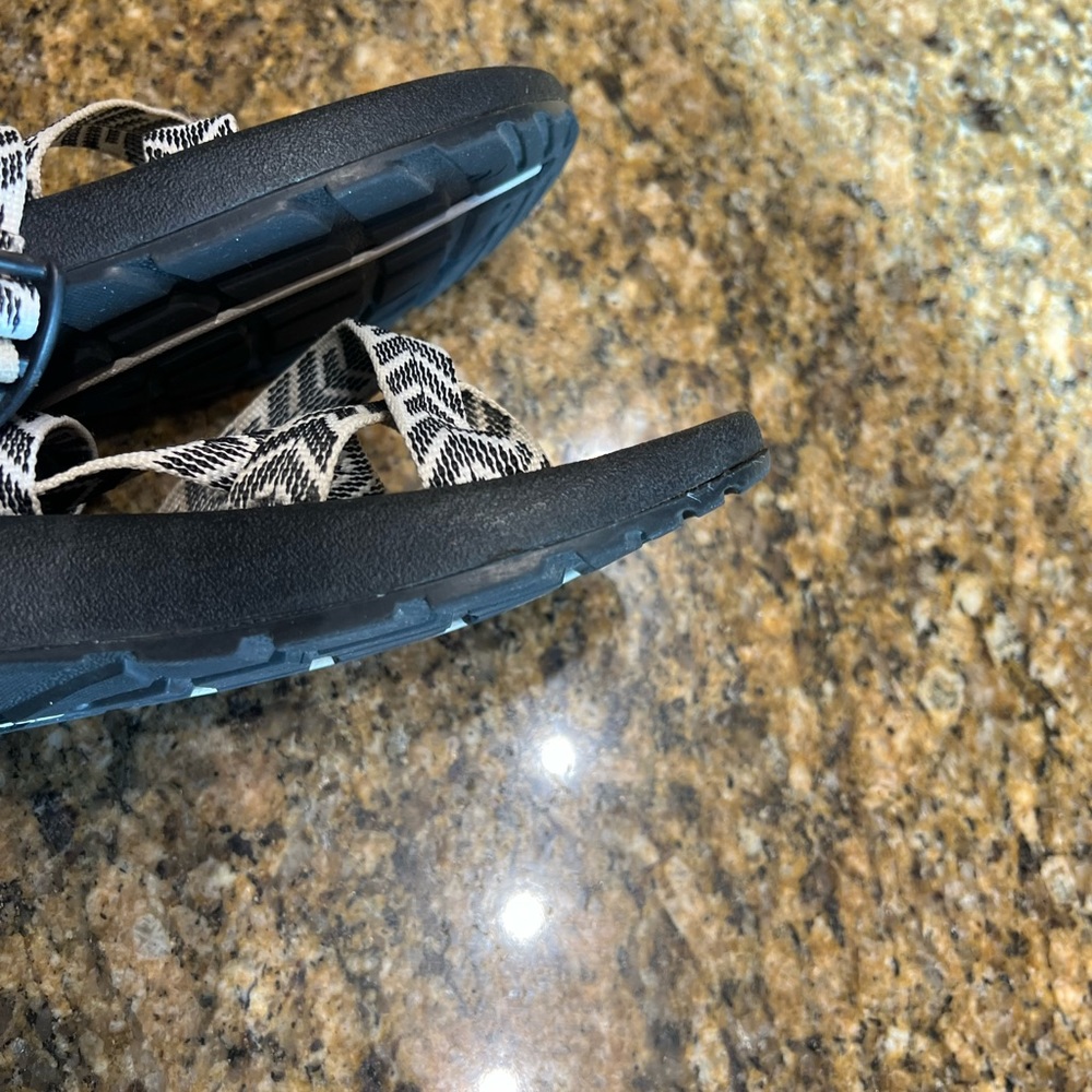 CHACO WOMENS SIZE 9 - Picture 8 of 11